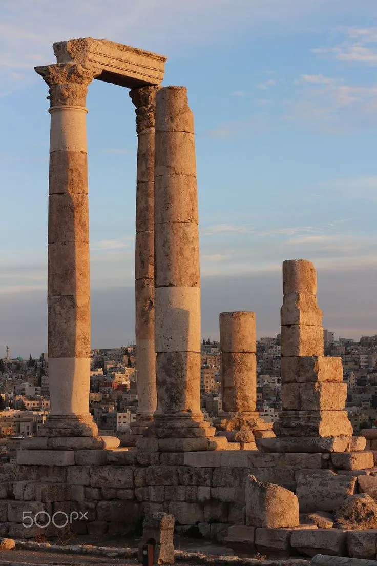 Citadelle d’Amman – des couches de temps dominant une ville vivante